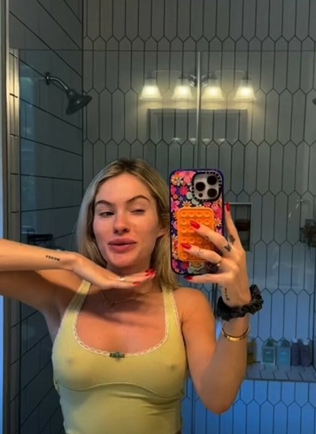 chicks with dicks onlyfans hot nude pics