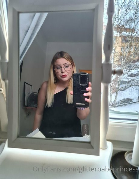 glitterbabeprincess beautiful model pic