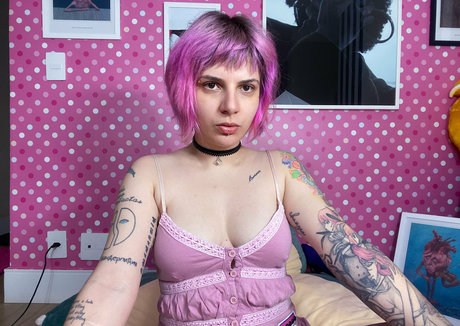 ylw lily star naked pictures