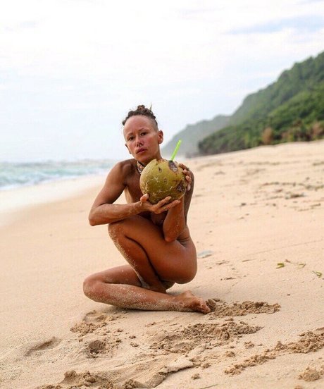 Maria Kasta high quality actress photos