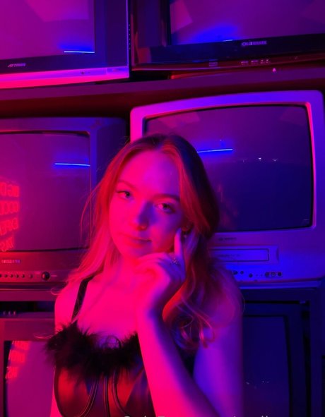 emilyxxoxo naked model pictures