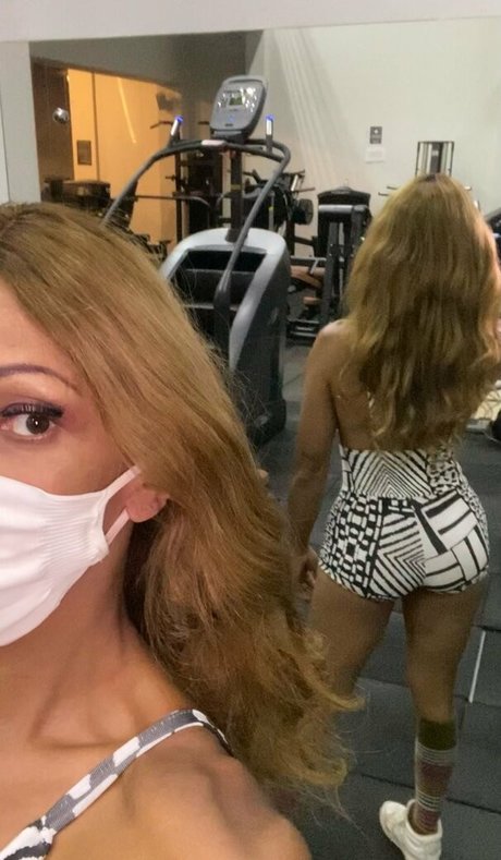 shemale 23cm nudes model photo