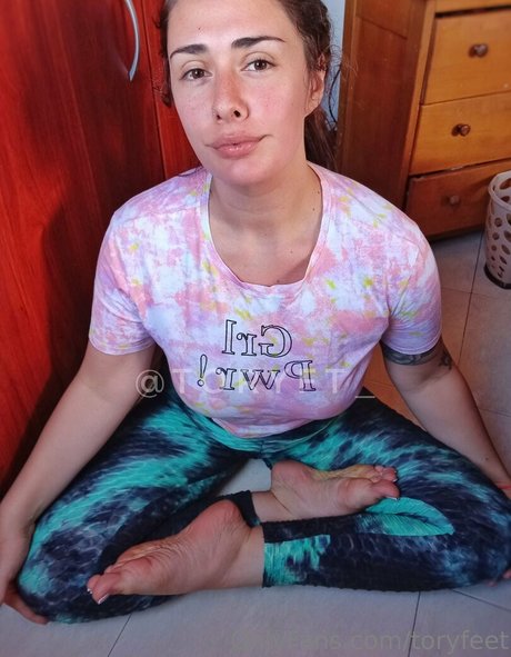 toryfeet nude model photo