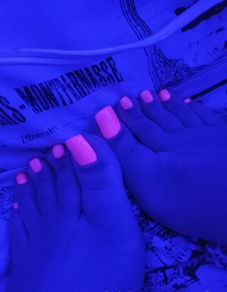 toryfeet star nude photos