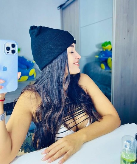 Seleneitor top model photo