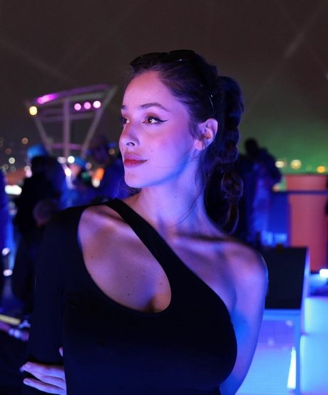 Maria Bonino model top images