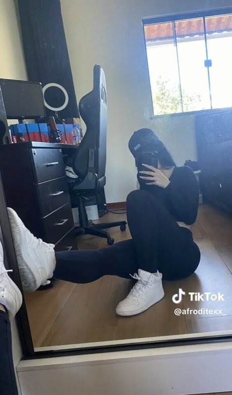 afrodite xx naked model picture