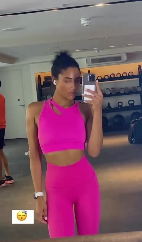 Shirin Olivia model sexy photo