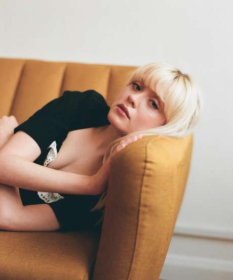 strip nude onlyfans pornographic pictures