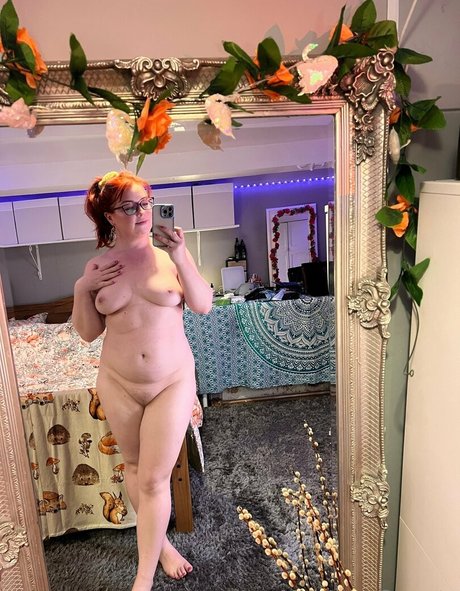 sweetlucyspage naked actress pictures