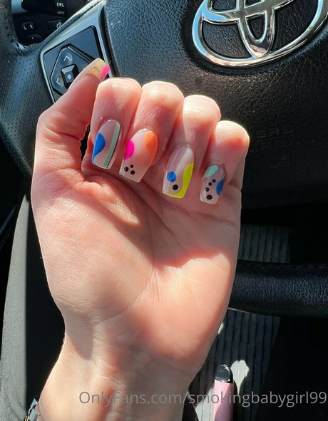 smokingbabygirl99 nice model image