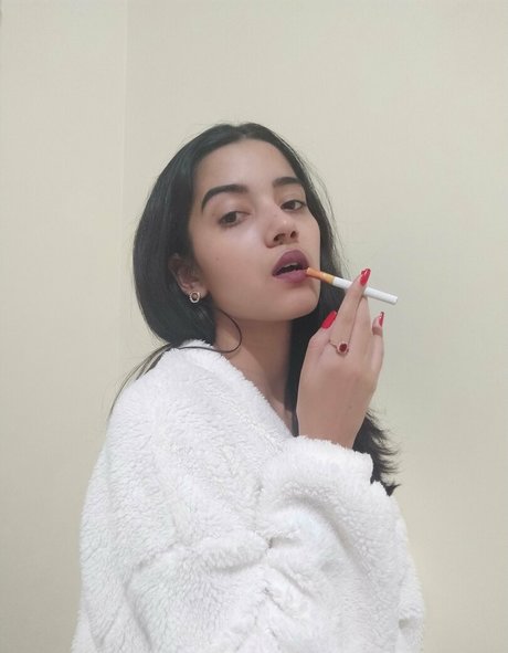 thebeautyofsmoking model free photo