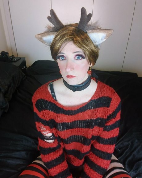 dead girly adult model image