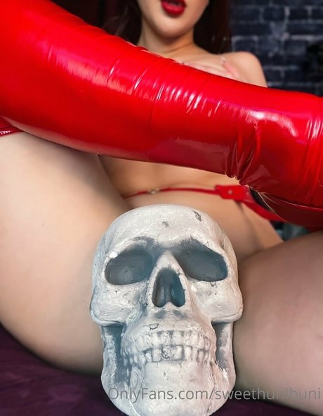 x cherrybxmb x pornographic model picture