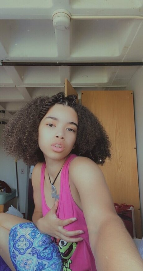 devilssweettooth pornographic model pic