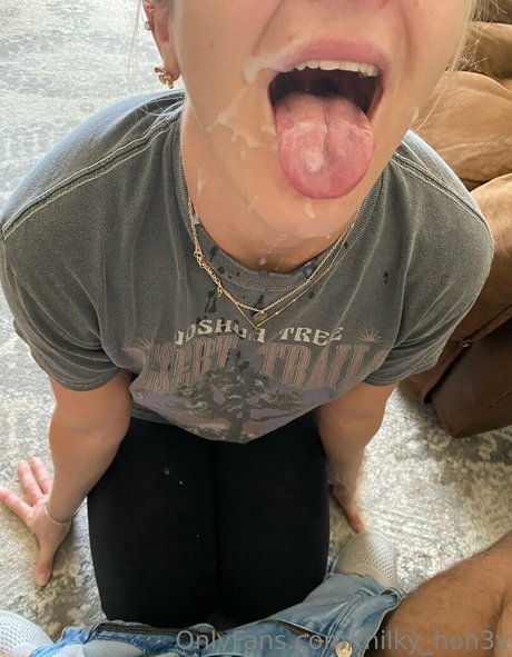 milky hon3y model nudes pic