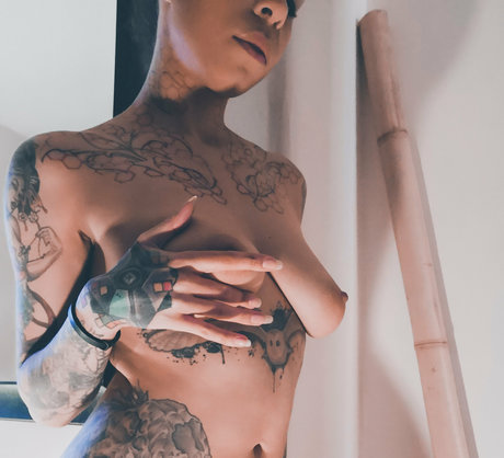 razorredd pretty model galleries