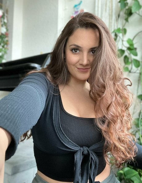 morgangallocomedy hot star photo