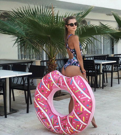 Chloe Leafs model high quality photos