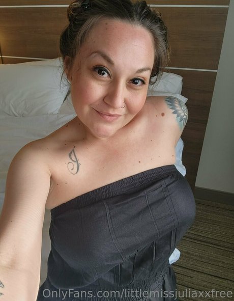 littlemissjuliaxxfree star hot picture