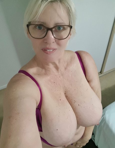 sexymatureaussielady sexy model pic
