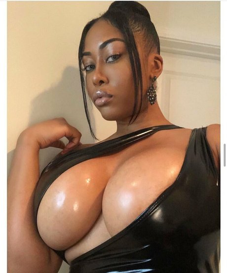 busty mature onlyfans pornos photos