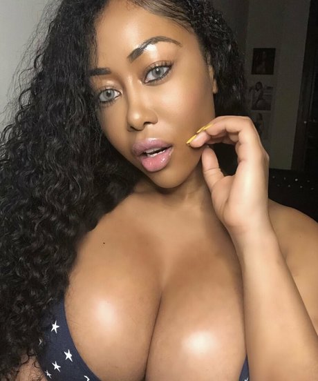 moreofmoriah star hot picture