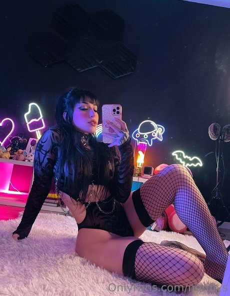 asian blonde onlyfans top pictures