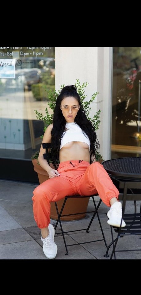 busty mom onlyfans sexy photo