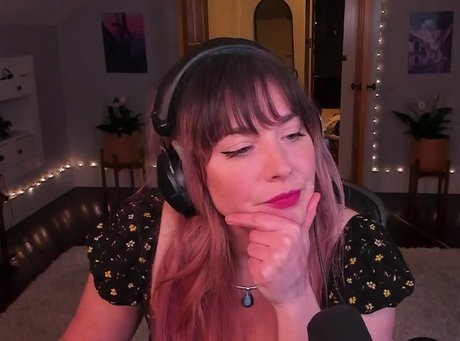 Mary Kish model art gallery