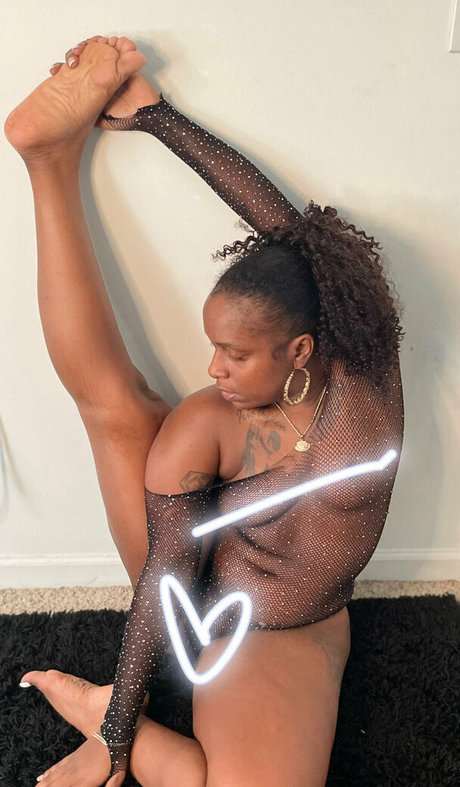 yulovecoffee model pornographic photos