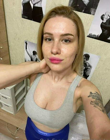 tati blonde star exclusive picture