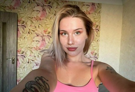 tati blonde perfect star picture