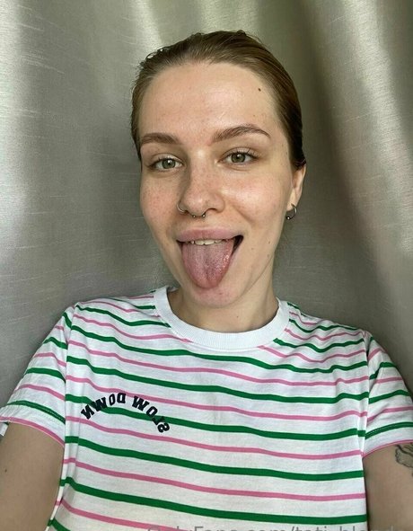 tati blonde art star picture