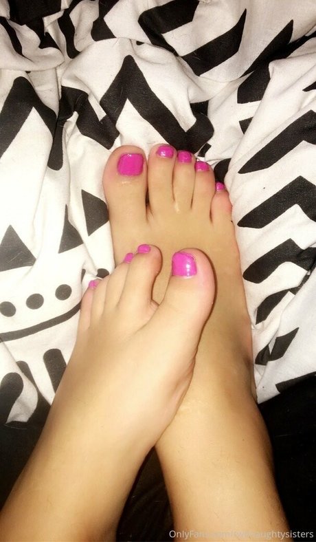 twonaughtysisters star art photo