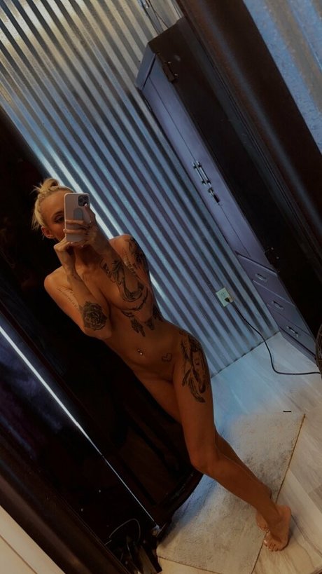 dripping wet pussy onlyfans hot naked photo