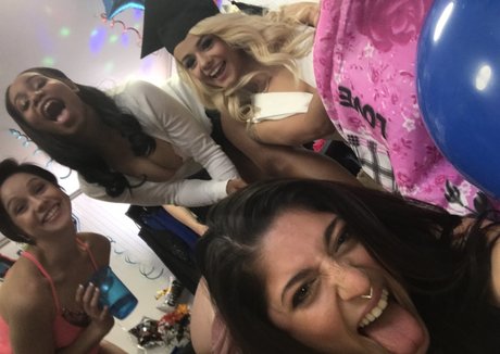 ebony midget onlyfans art naked pics