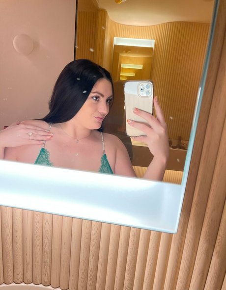 white pussy onlyfans xxx images