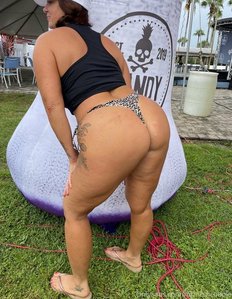 swingerellefree xxx model photo