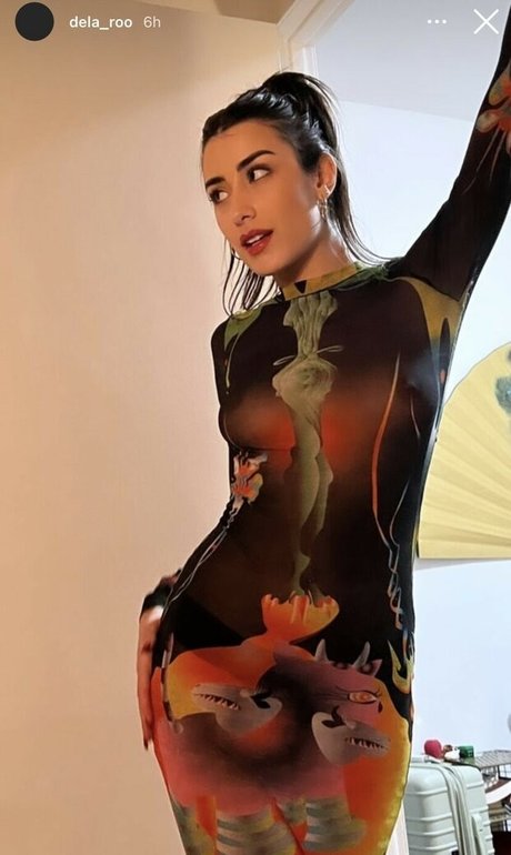 curvy shemale onlyfans nude picture