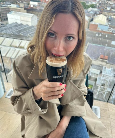 Leslie Mann naked actress archive