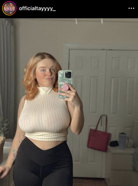 blowjob brunette onlyfans hot porn pic