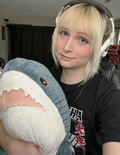 RoseWaltzEX nude model pic