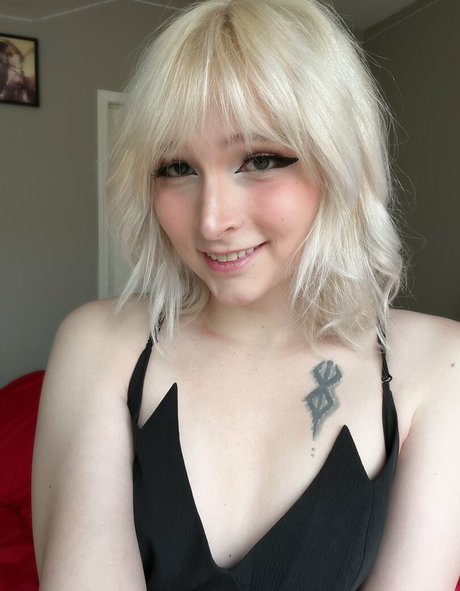 RoseWaltzEX naked model gallery