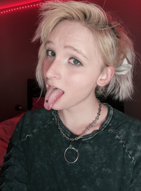 RoseWaltzEX sexy actress pic