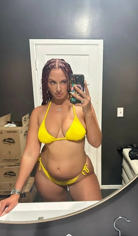 Yesjulz pornstar nudes pic