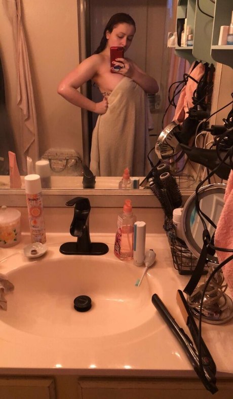 Weirdgirl2364 erotic model gallery