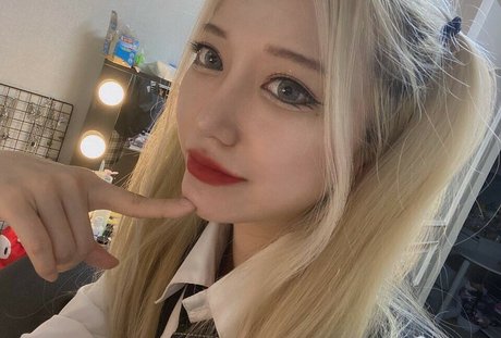 satanmate model hot pic