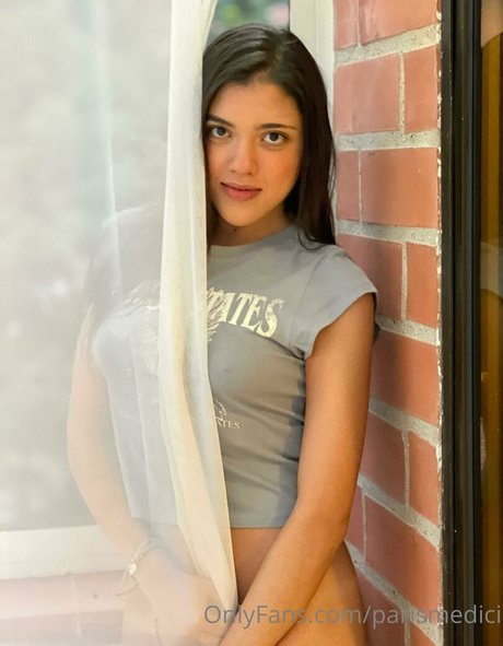 parismedici high quality model photo