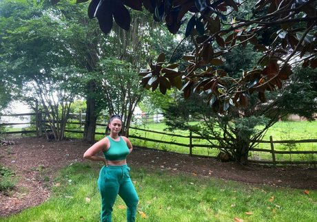 Sara Tomko hd actress pic